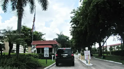 8911 S Hollybrook Boulevard Pembroke Pines FL 33025