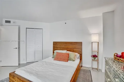 6767 Collins Avenue Miami Beach FL 33141