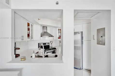 6767 Collins Avenue Miami Beach FL 33141