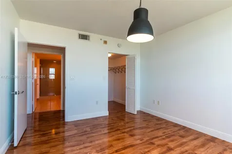 19501 W Country Club Drive Aventura FL 33180
