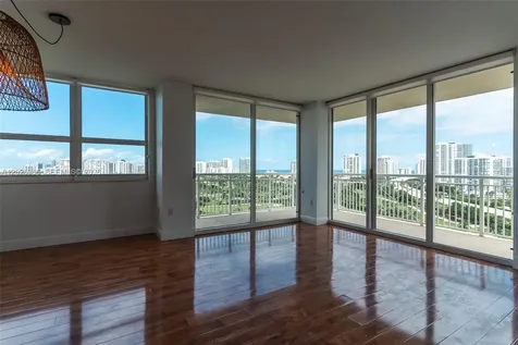 19501 W Country Club Drive Aventura FL 33180