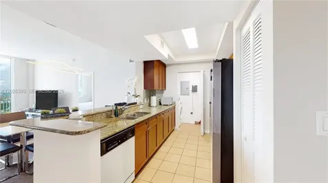 19501 W Country Club Drive Aventura FL 33180