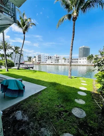6905 Bay Drive Miami Beach FL 33141