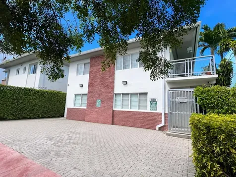 6905 Bay Drive Miami Beach FL 33141