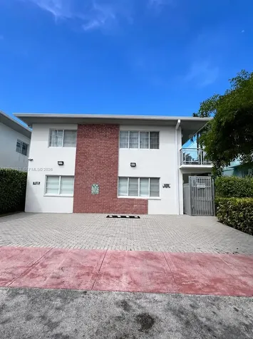 6905 Bay Drive Miami Beach FL 33141