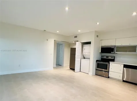6905 Bay Drive Miami Beach FL 33141