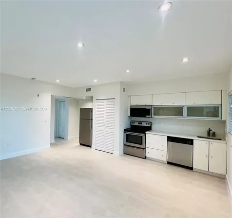 6905 Bay Drive Miami Beach FL 33141