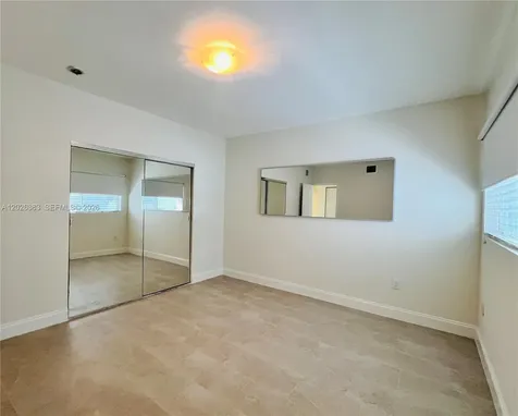 6905 Bay Drive Miami Beach FL 33141