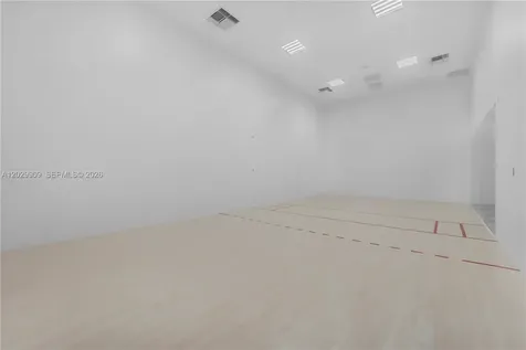225 N Miami Miami FL 33128