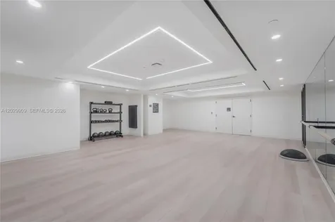 225 N Miami Miami FL 33128