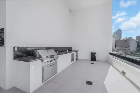225 N Miami Miami FL 33128