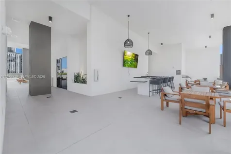 225 N Miami Miami FL 33128