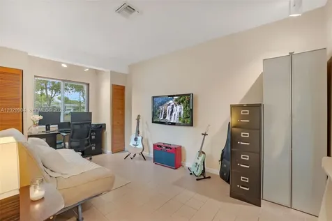270 NE 123rd Street North Miami FL 33161
