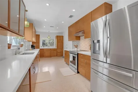 270 NE 123rd Street North Miami FL 33161
