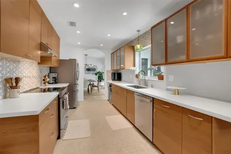 270 NE 123rd Street North Miami FL 33161