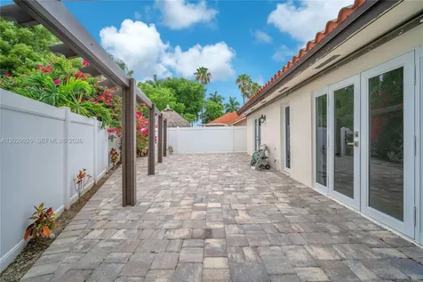 15715 SW 76th Terrace Miami FL 33193