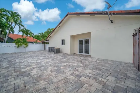 15715 SW 76th Terrace Miami FL 33193