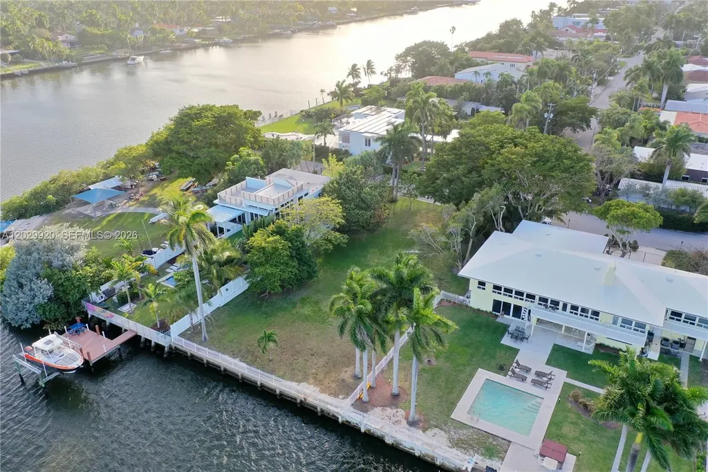 927 N Northlake Drive Hollywood FL 33019