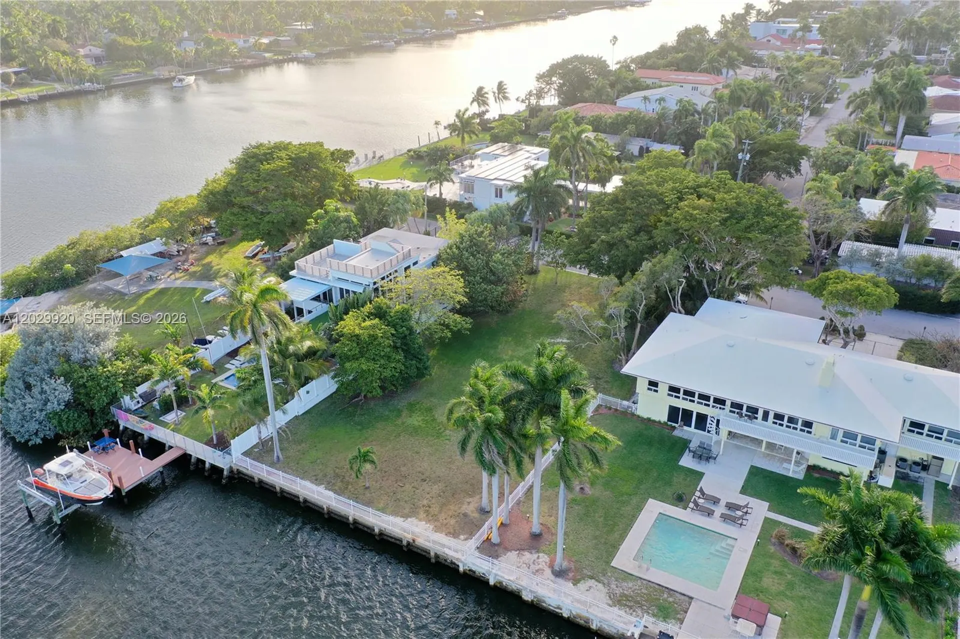 927 N Northlake Drive Hollywood FL 33019
