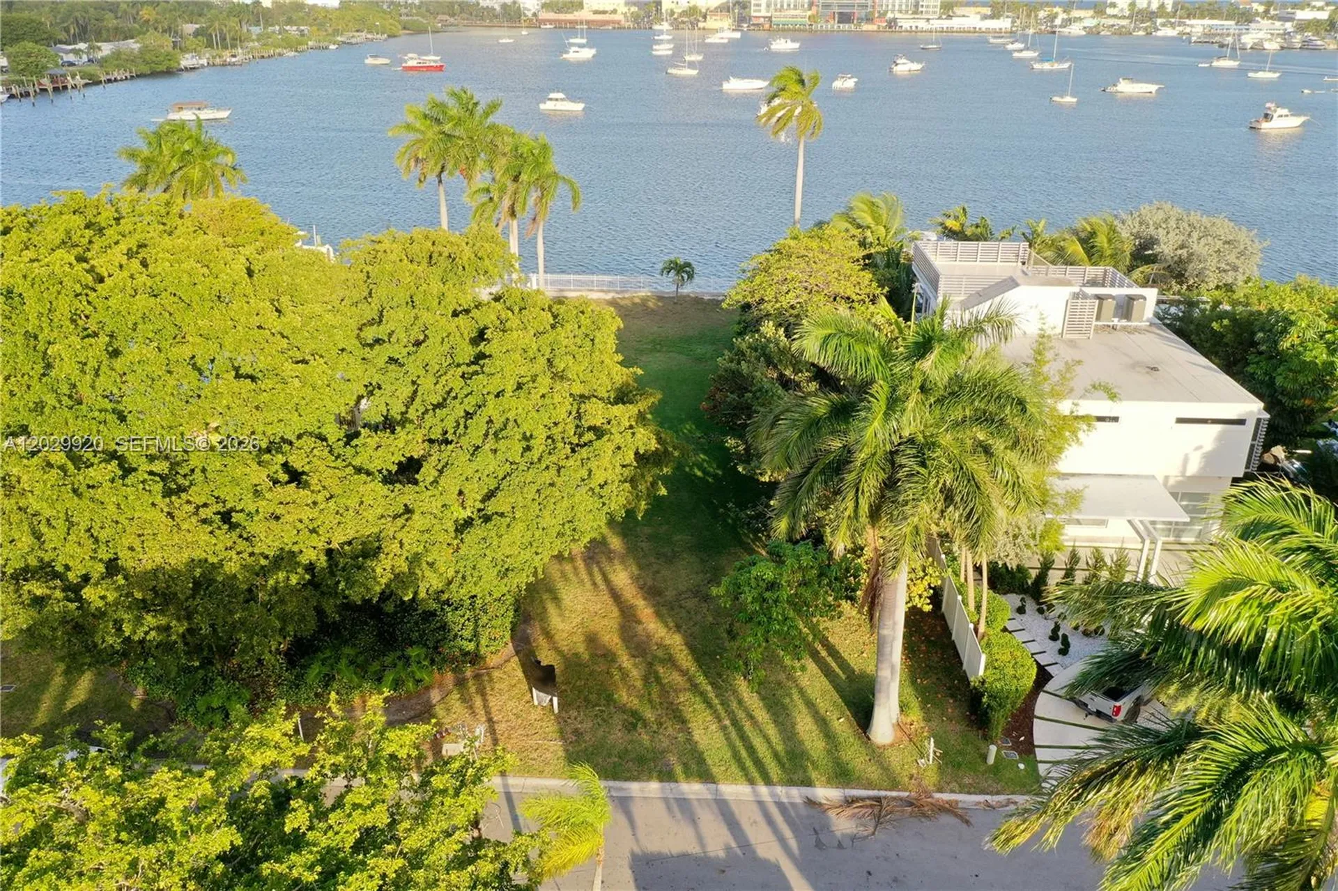 927 N Northlake Drive Hollywood FL 33019