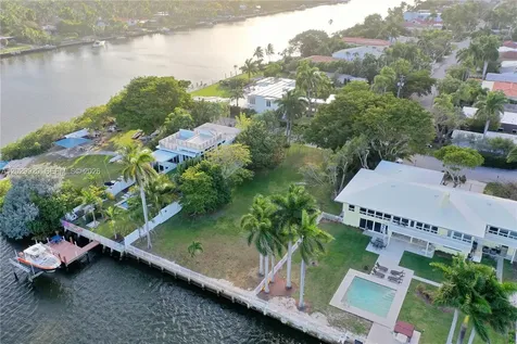 927 N Northlake Drive Hollywood FL 33019