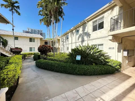 8601 SW 68 Court Pinecrest FL 33143