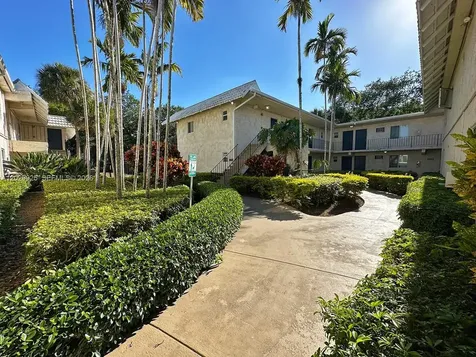 8601 SW 68 Court Pinecrest FL 33143