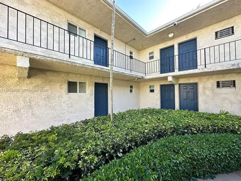 8601 SW 68 Court Pinecrest FL 33143