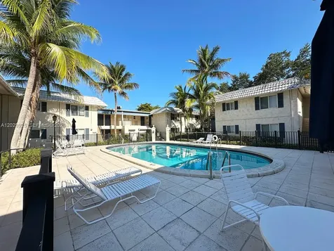 8601 SW 68 Court Pinecrest FL 33143