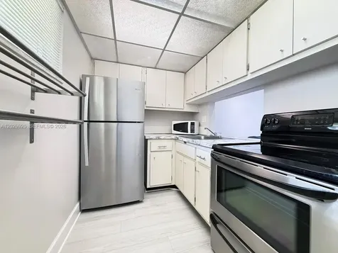 8601 SW 68 Court Pinecrest FL 33143