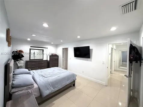 1071 SW 86th Avenue Pembroke Pines FL 33025