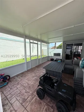 1071 SW 86th Avenue Pembroke Pines FL 33025