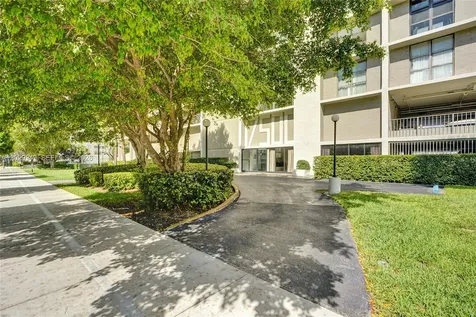 17500 N Bay Road Sunny Isles Beach FL 33160