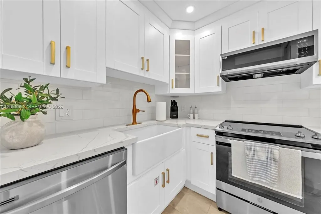 813 NE 17th Street Fort Lauderdale FL 33305