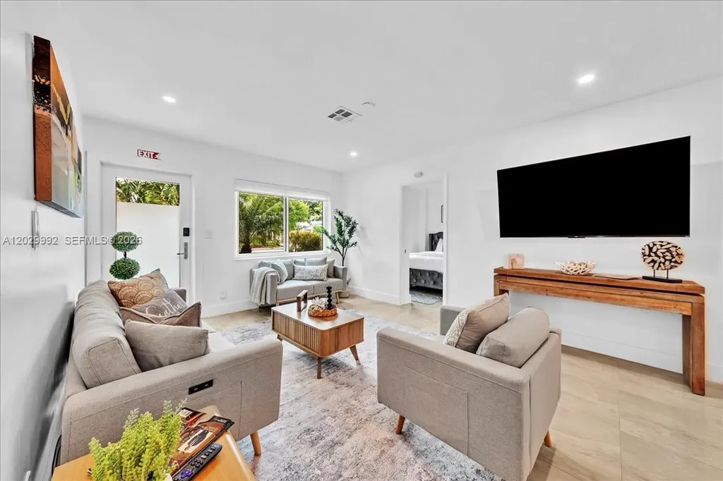 813 NE 17th Street Fort Lauderdale FL 33305