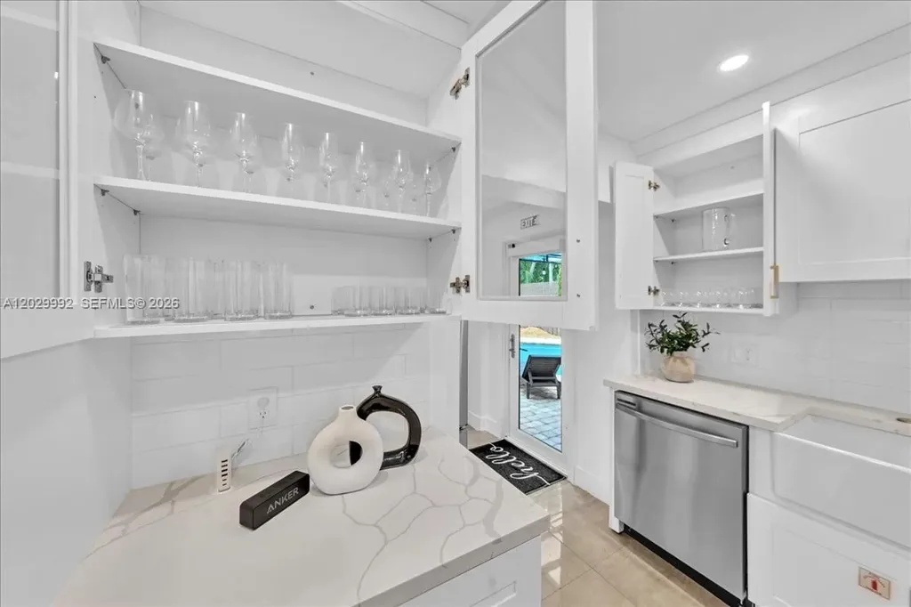 813 NE 17th Street Fort Lauderdale FL 33305
