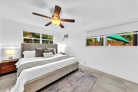 813 NE 17th Street Fort Lauderdale FL 33305