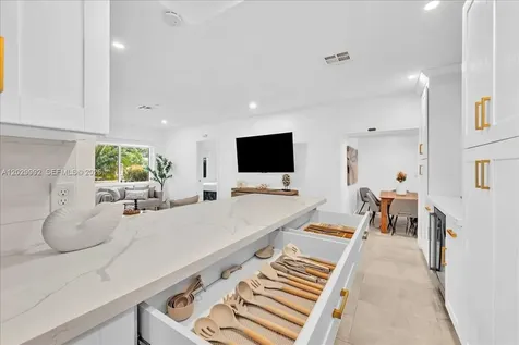 813 NE 17th Street Fort Lauderdale FL 33305