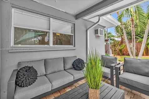813 NE 17th Street Fort Lauderdale FL 33305