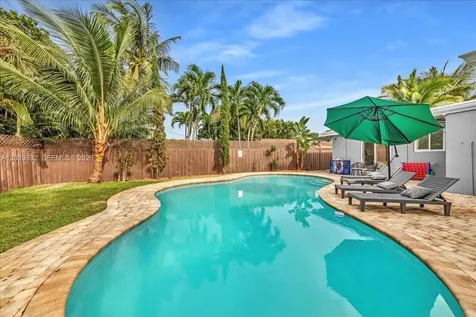 813 NE 17th Street Fort Lauderdale FL 33305