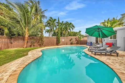 813 NE 17th Street Fort Lauderdale FL 33305