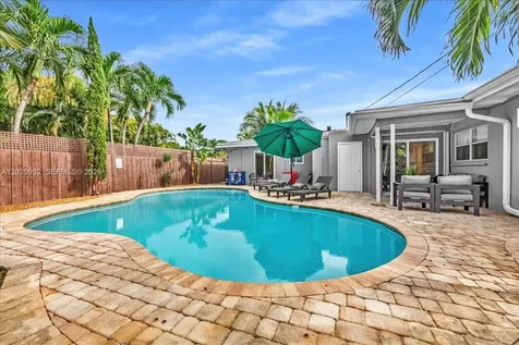813 NE 17th Street Fort Lauderdale FL 33305