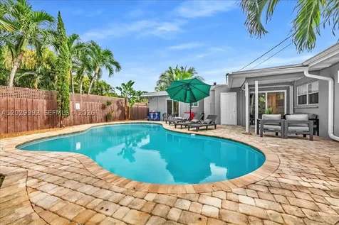 813 NE 17th Street Fort Lauderdale FL 33305