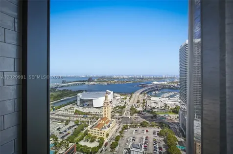 121 NE 5th Street Miami FL 33132