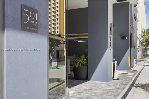 121 NE 5th Street Miami FL 33132