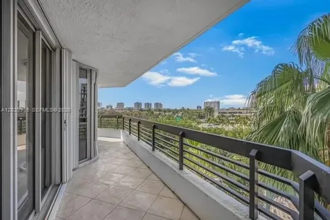 3500 Mystic Pointe Drive Aventura FL 33180