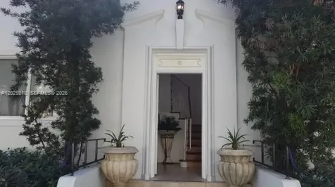 3921 N Meridian Avenue Miami Beach FL 33140