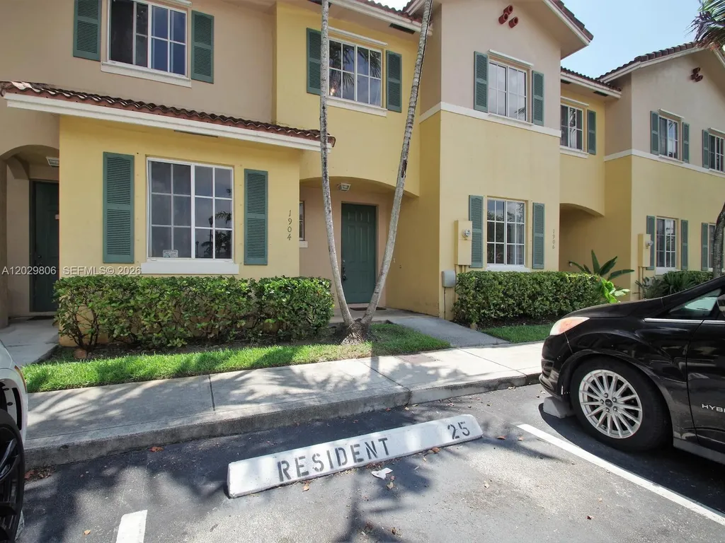 1904 SW 60th Avenue North Lauderdale FL 33068