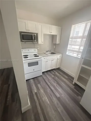 542 NW 8th Street Miami FL 33136