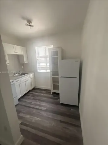 542 NW 8th Street Miami FL 33136
